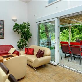 2 bedroom villa with pool and mountain views near Orašac, sleeps 4